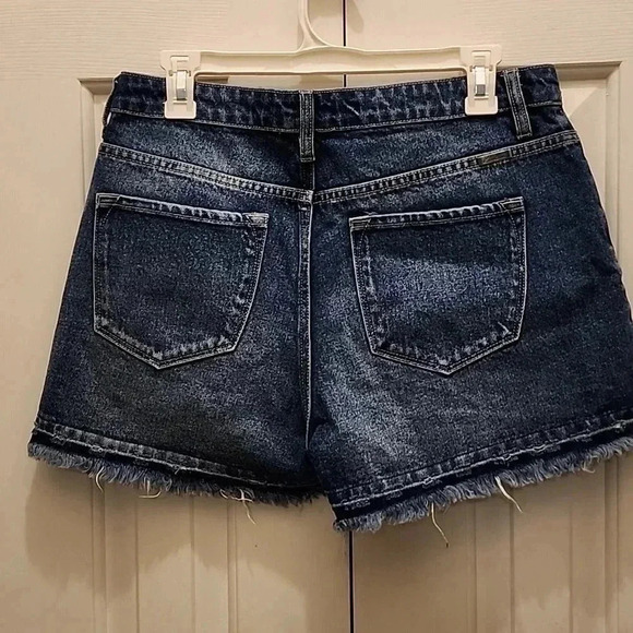 Kancan High Rise Boyfriend Button Fly Distressed Denim Shorts- Size L- NWOT - Picture 2 of 7